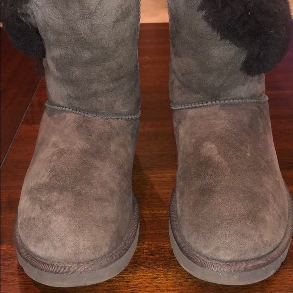 UGG Womens Bailey Button BOOTS 5803 Brown - Picture 2 of 8